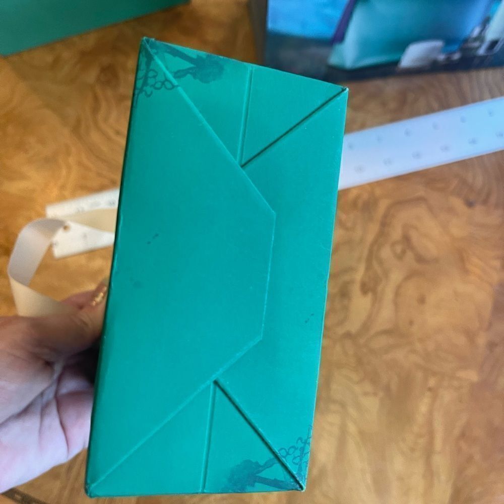 LA MER Bag & Empty Box! - Picture 4 of 16